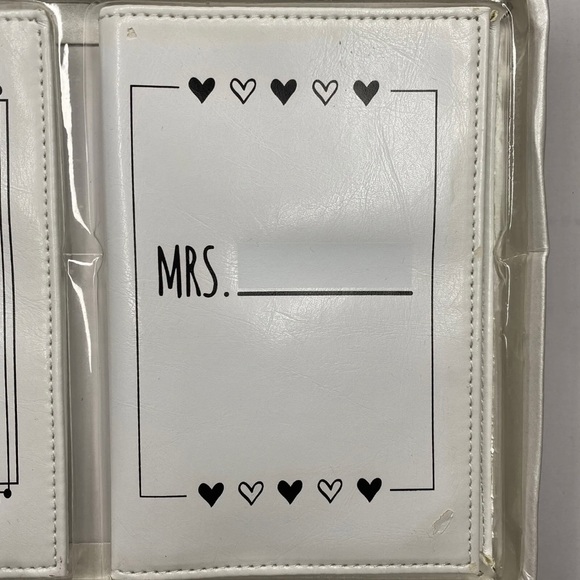 ICING MR. MRS. PASSPORT HOLDER COVER TRAVEL WEDDING NEWLY WEDS 2 PACK HONEYMOON - Picture 2 of 7